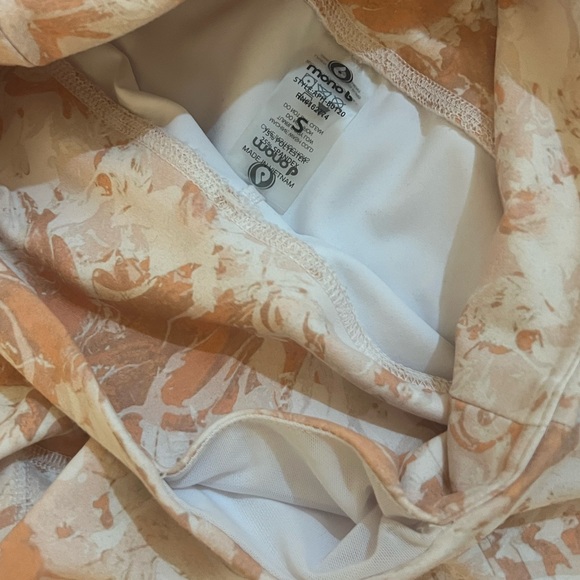 Women’s Pattern Leggings - Picture 2 of 4